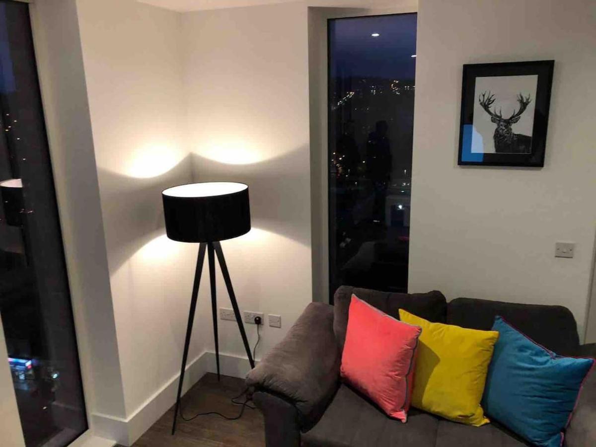 High View Two Bedroom Apartment In Woolwich London Bagian luar foto