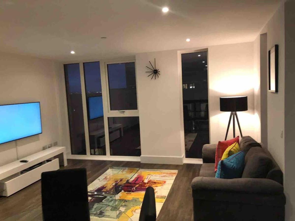 High View Two Bedroom Apartment In Woolwich London Bagian luar foto