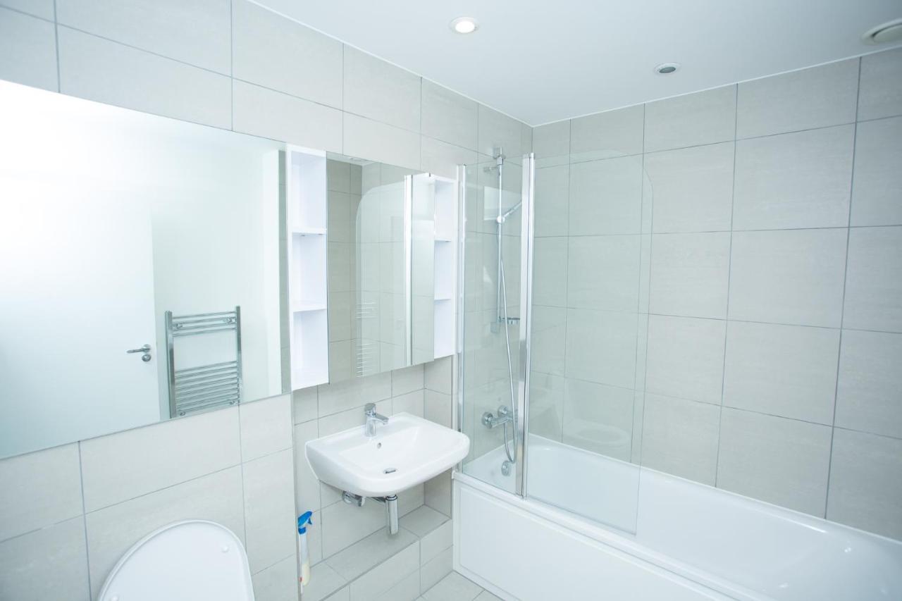 High View Two Bedroom Apartment In Woolwich London Bagian luar foto