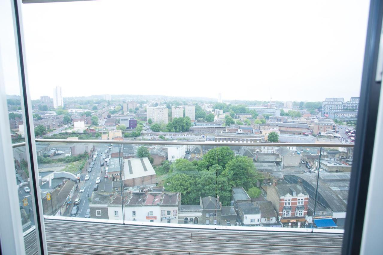 High View Two Bedroom Apartment In Woolwich London Bagian luar foto